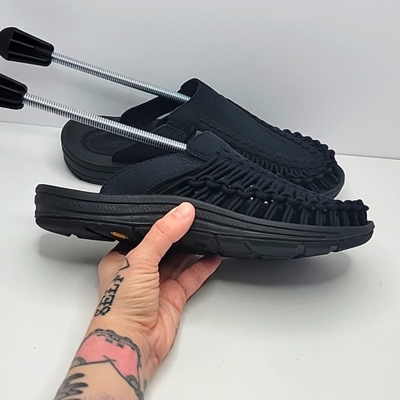 Keen Shoes Keen Uneek Paracord Black Woven Closed Toe Slide Sandals